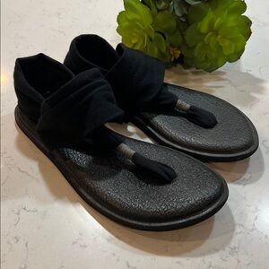 Sanuk black yoga mat sling back sandals size 8